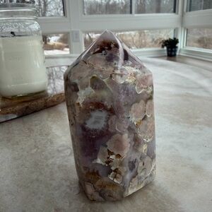 Lacy Flower Agate Decorative Tower